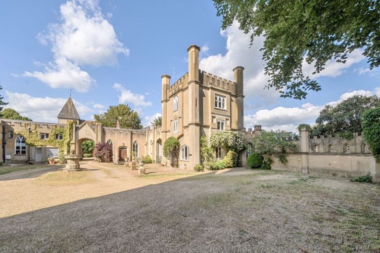 The Old Coach House, Hadlow Castle, Hadlow, TN11 0EG