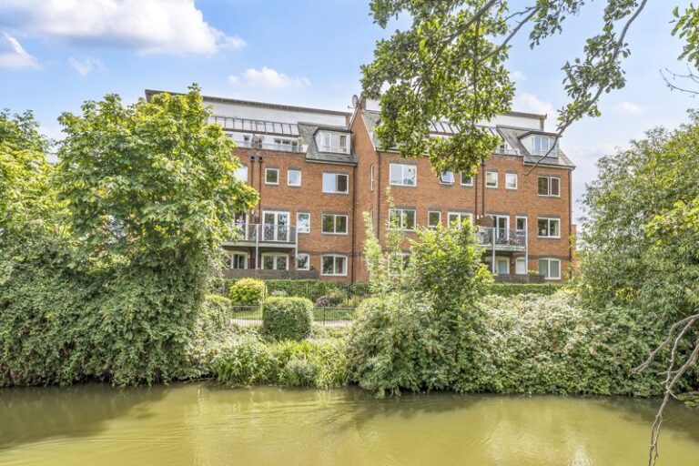 River Views – Avebury Avenue, Tonbridge, TN9 1TQ