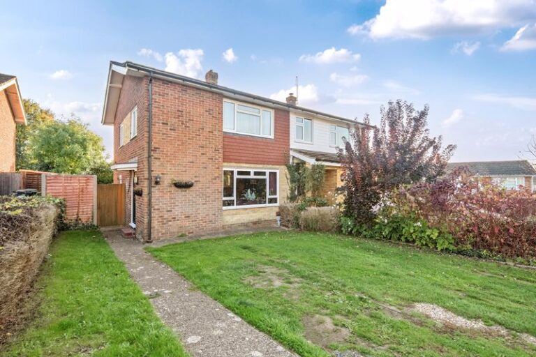 Mount Avenue, Yalding, ME18 6JG