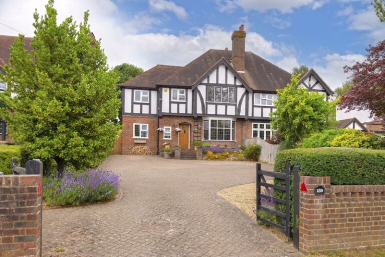Hadlow Road, Tonbridge, TN9 1QE