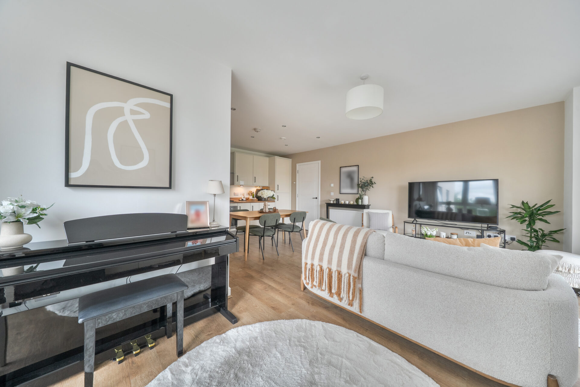 1469920-15-6a2bd5144dbc0.jpg