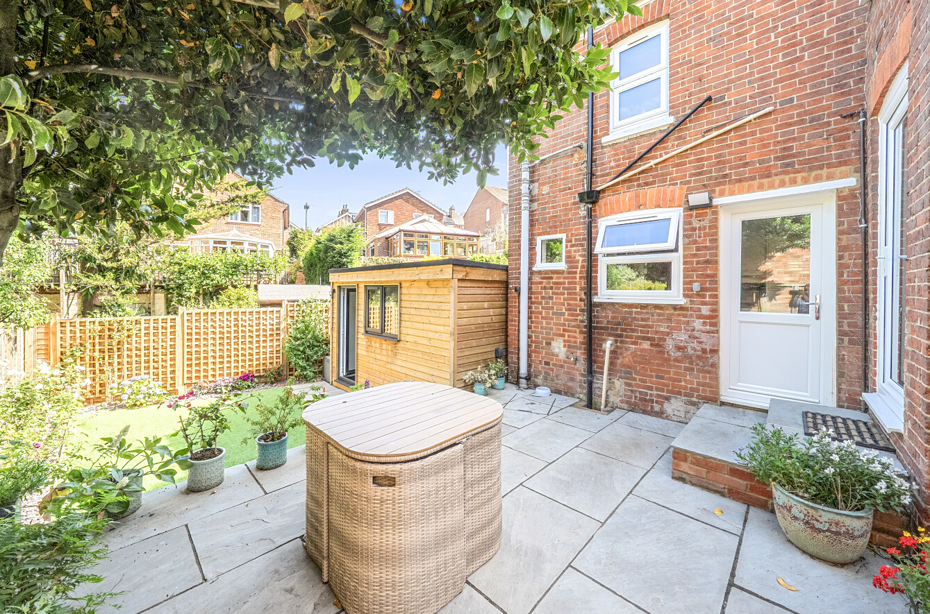 148745014.jpg