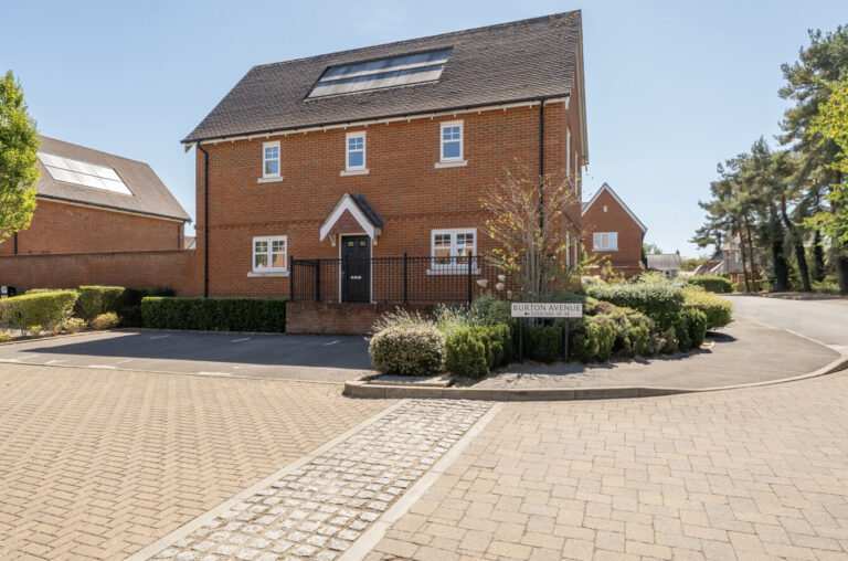 Burton Avenue, Leigh, TN11