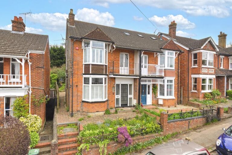 Weald View Road, Tonbridge, TN9 2NG