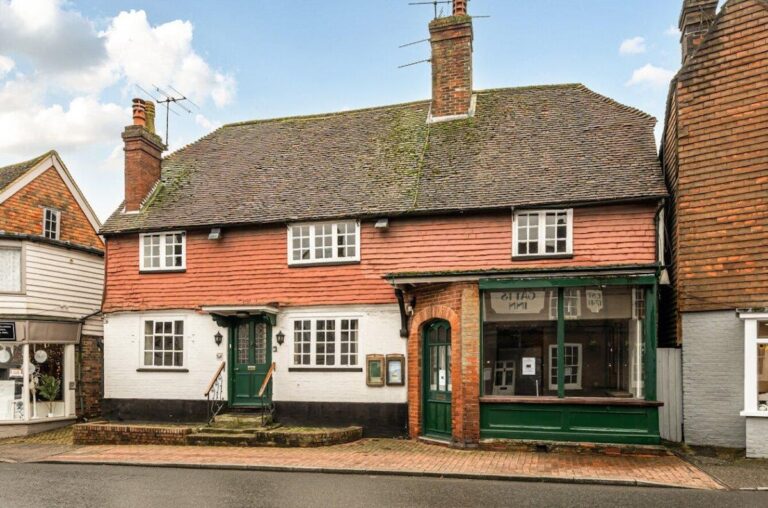 Petts Cottage, High Street, Rotherfield