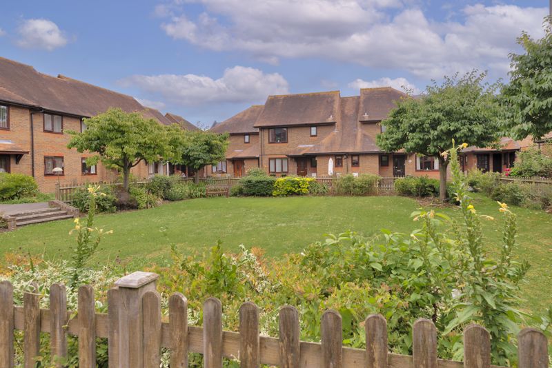 Lyons Crescent, Tonbridge, TN9 1EZ Bracketts Estate Agents in