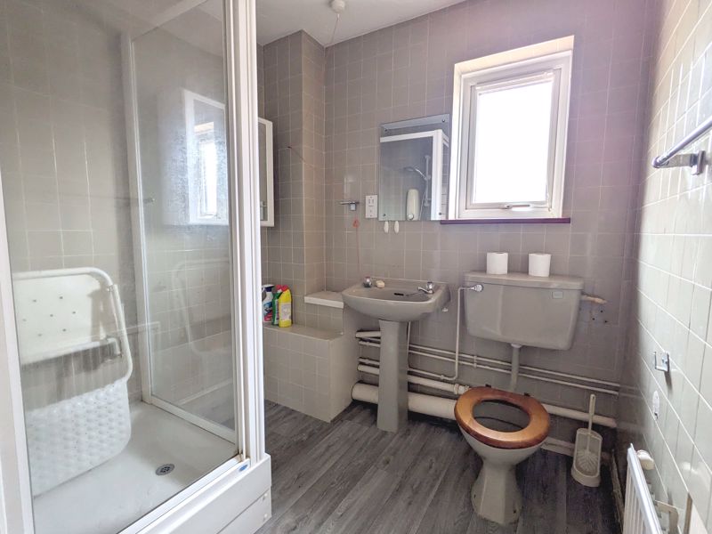 Lyons Crescent, Tonbridge, TN9 1EZ Bracketts Estate Agents in