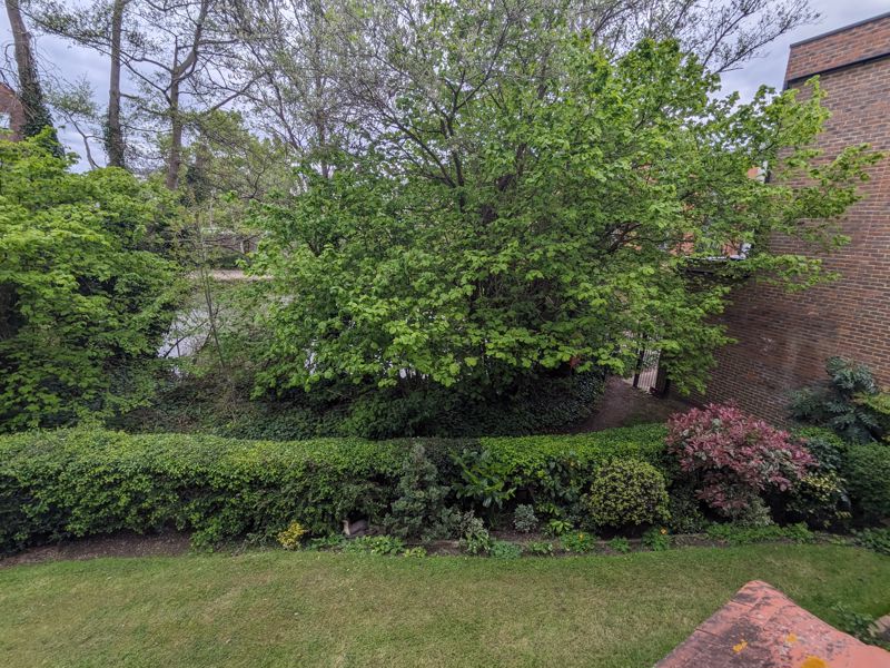 Lyons Crescent, Tonbridge, TN9 1EZ Bracketts Estate Agents in