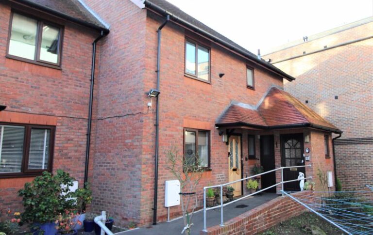 Lyons Crescent, Tonbridge
