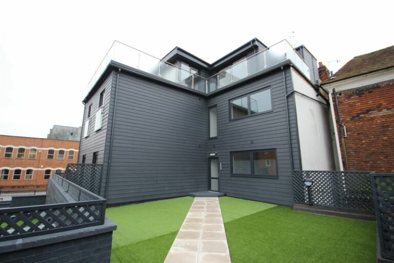 Lyons Crescent