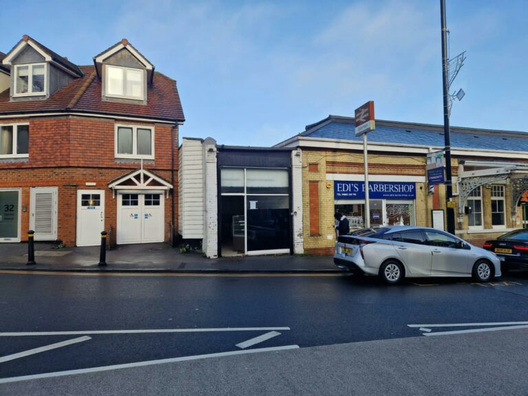 Station Avenue, Caterham