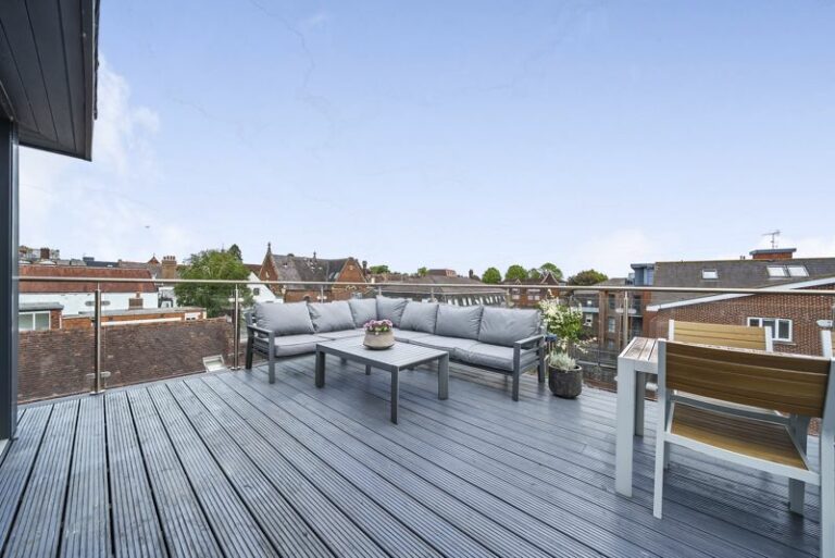 1 Lyons Crescent, Tonbridge