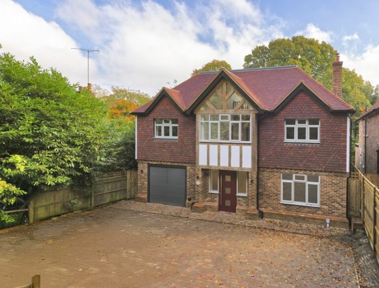 AVAILABLE NOW –  Weald Road, Sevenoaks Kent TN13 1QJ