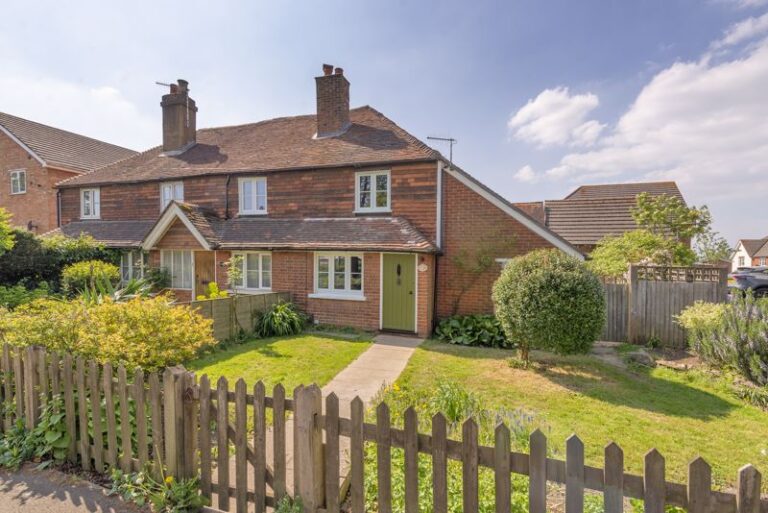 Shipbourne Road, Tonbridge, TN10 3EL