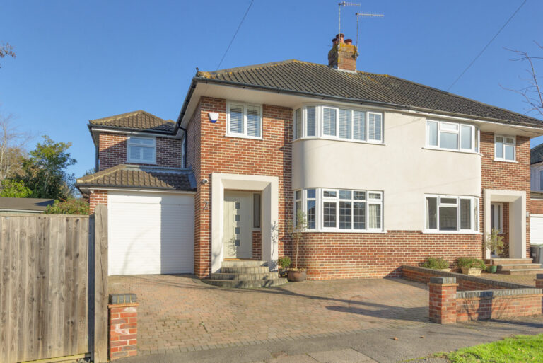 Oaklands Way, Hildenborough, TN11
