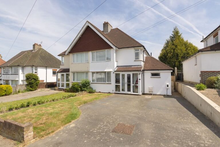 Deakin Leas, Tonbridge, TN9 2JS
