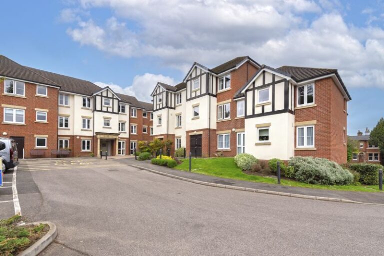 Ground Floor – Garden Flat – Castle Court, Hadlow Road, Tonbridge, TN9 1QU