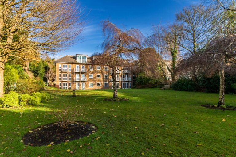 Calverley Park Gardens, Calverley Court, TN1