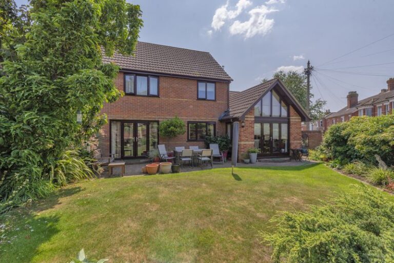 Lansdowne Road, Tonbridge, TN9 1JD