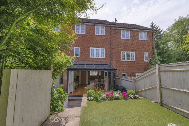 Olivers Court, Horsmonden, TN12 8BZ