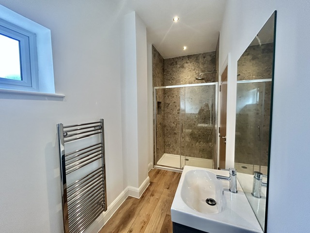 Bathroom3.jpg