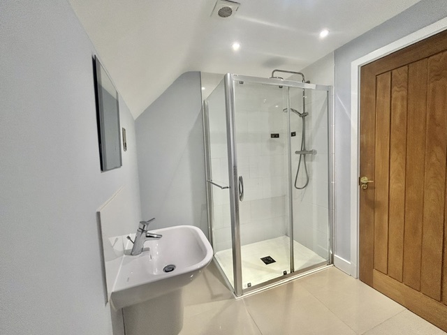 Ensuite.jpeg