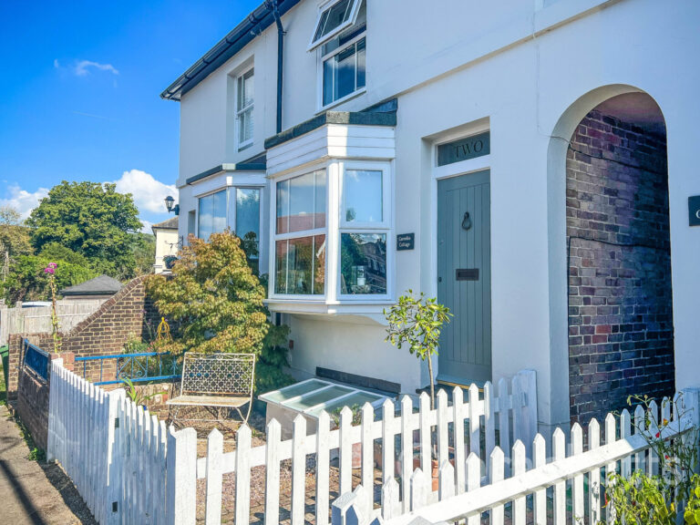 2 Corseley Road, Groombridge, TN3