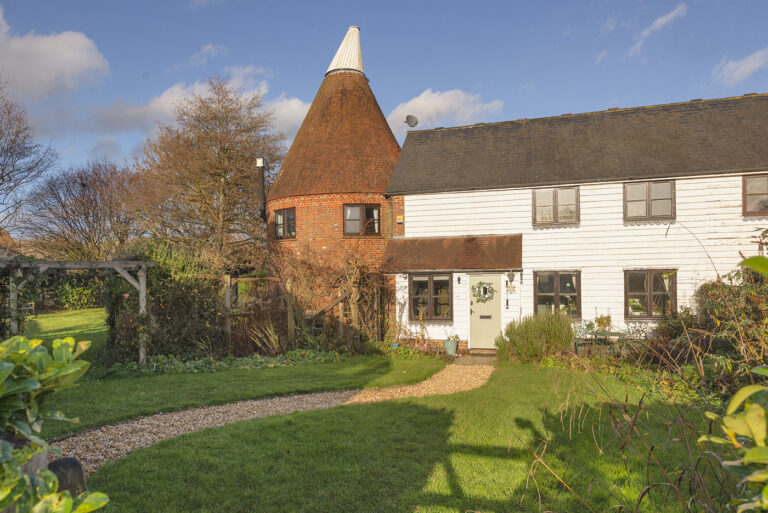 Maidstone Road, Nettlestead, ME18