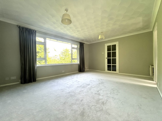 Lounge1.jpg