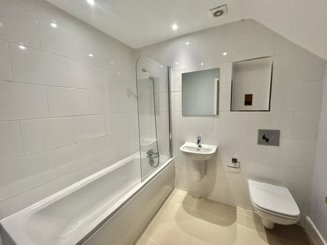 MainBathroom.jpeg