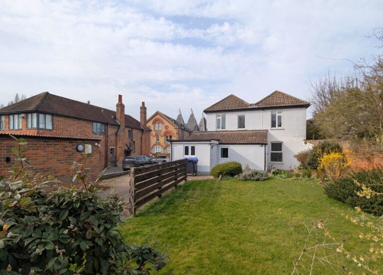 DEVELOPMENT OPPORTUNITY – High Street, Hadlow, TN11 0EF