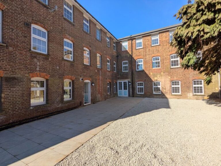 NEW APARTMENTS – Baltic Road, Tonbridge, TN9 2NB