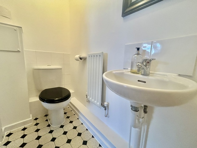 downstairsbathroom2.jpeg