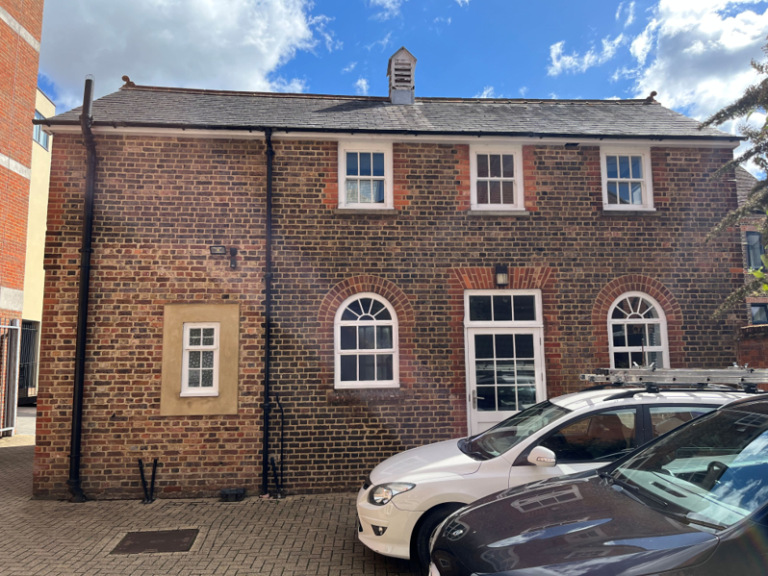 2B Lyons Crescent, Tonbridge