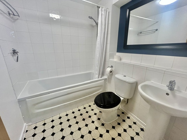 upstairsbathroom1.jpeg